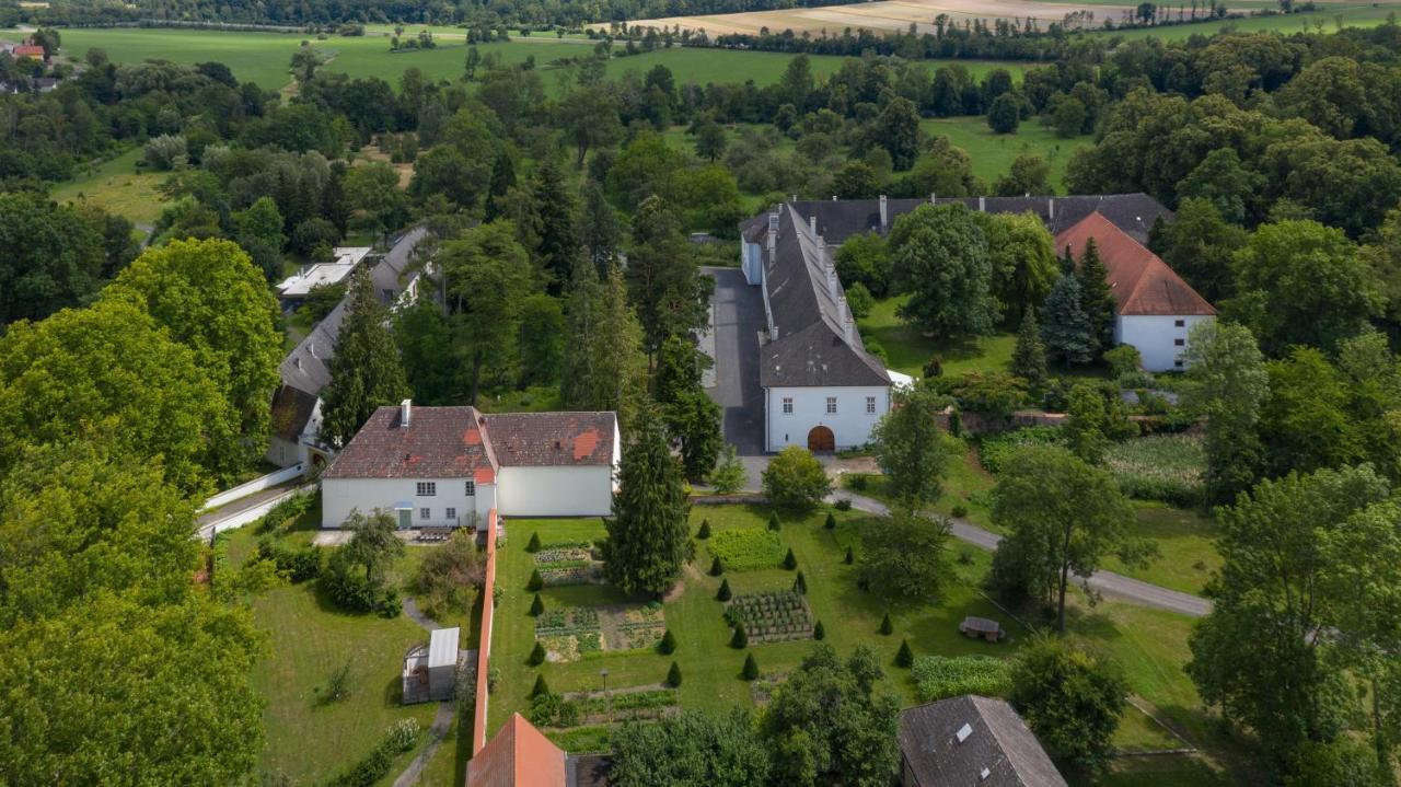 Boutique Hotel Zum Oberjaeger, Schloss Lackenbach Ngoại thất bức ảnh